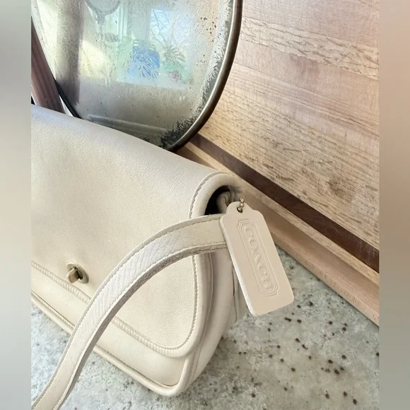 Vintage Coach Court Bag 9790| Cream Leather Crossbody Turnlock| USA Made - Picture 2 of 9